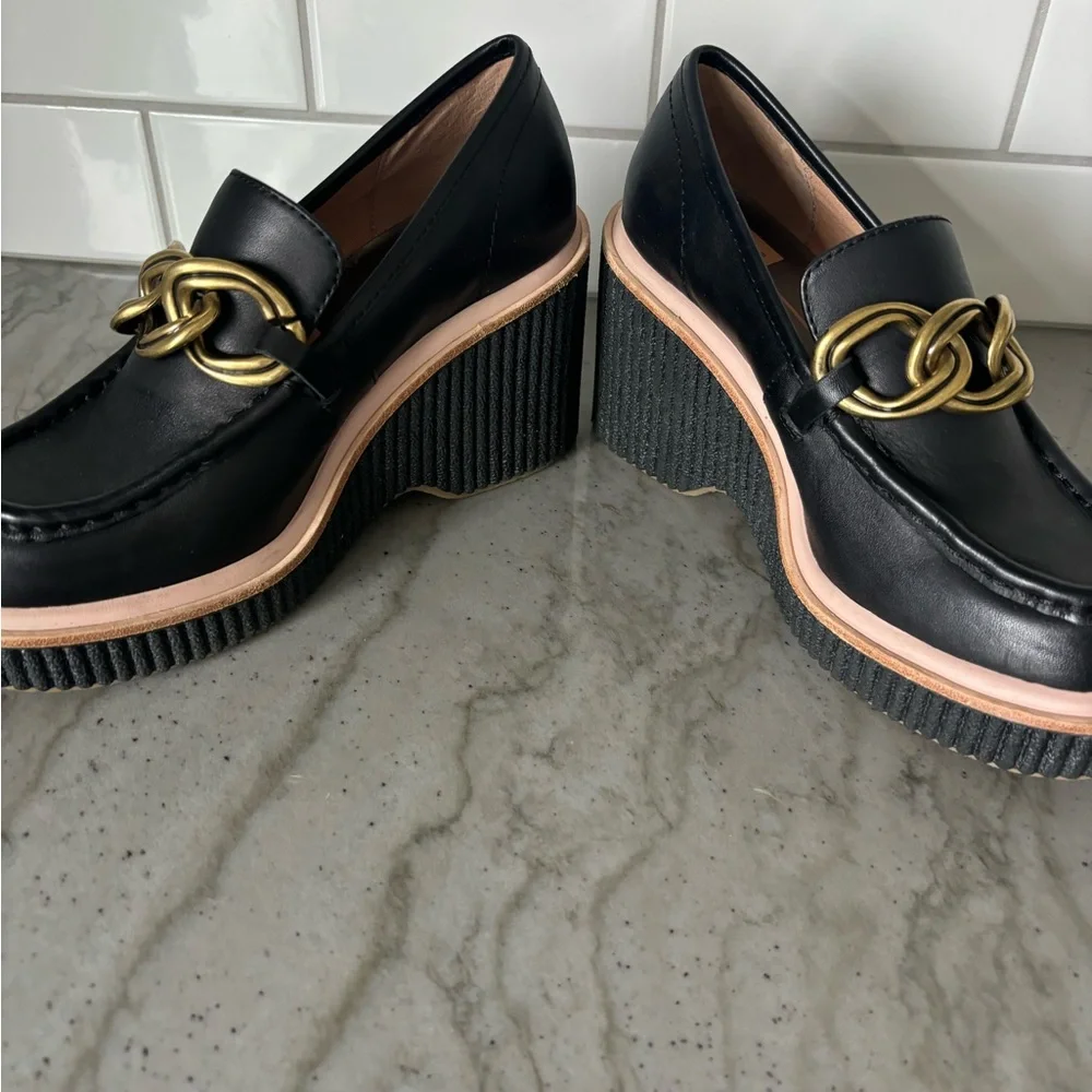 Dolce Vita Black Leather Platform Loafers with Gold Chain size 7 - Picture 4 of 6